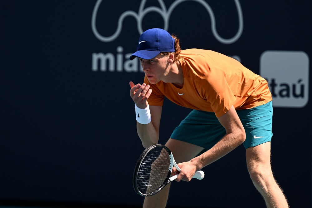 Masters 1000 Miami, Sinner supera l’ira di Kyrgios: l’azzurro è ai quarti