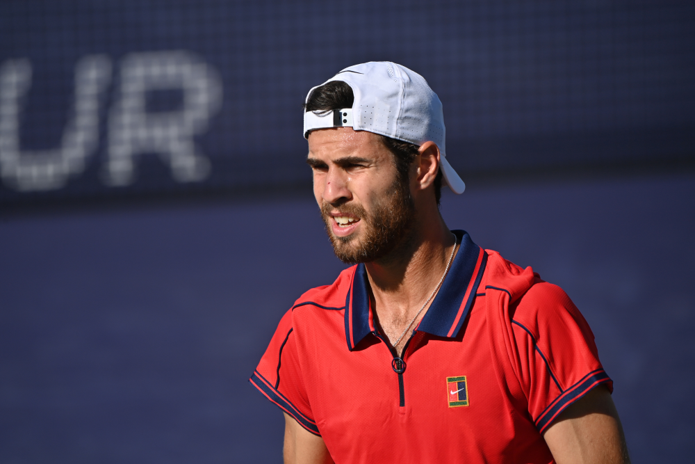 Karen Khachanov: “Ci stanno costringendo a scegliere tra il nostro Paese e le nostre carriere”