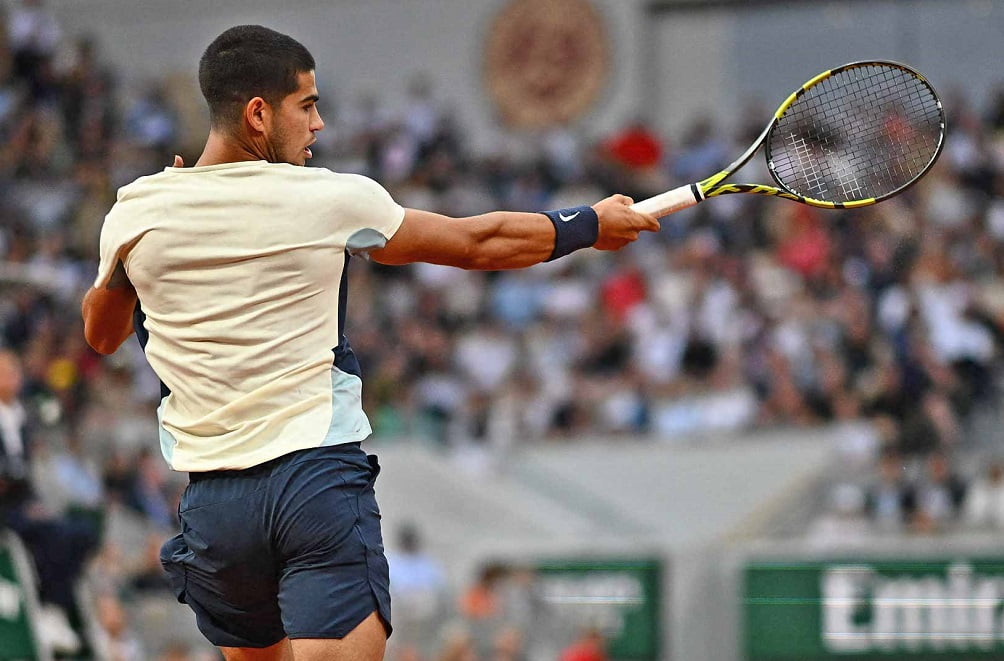 Roland Garros: Alcaraz e Zverev a un passo dal crollo, Djokovic avanza con destrezza