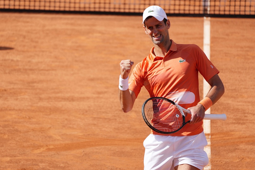 Internazionali BNL d’Italia, Djokovic domina la sfida con Wawrinka e vola ai quarti