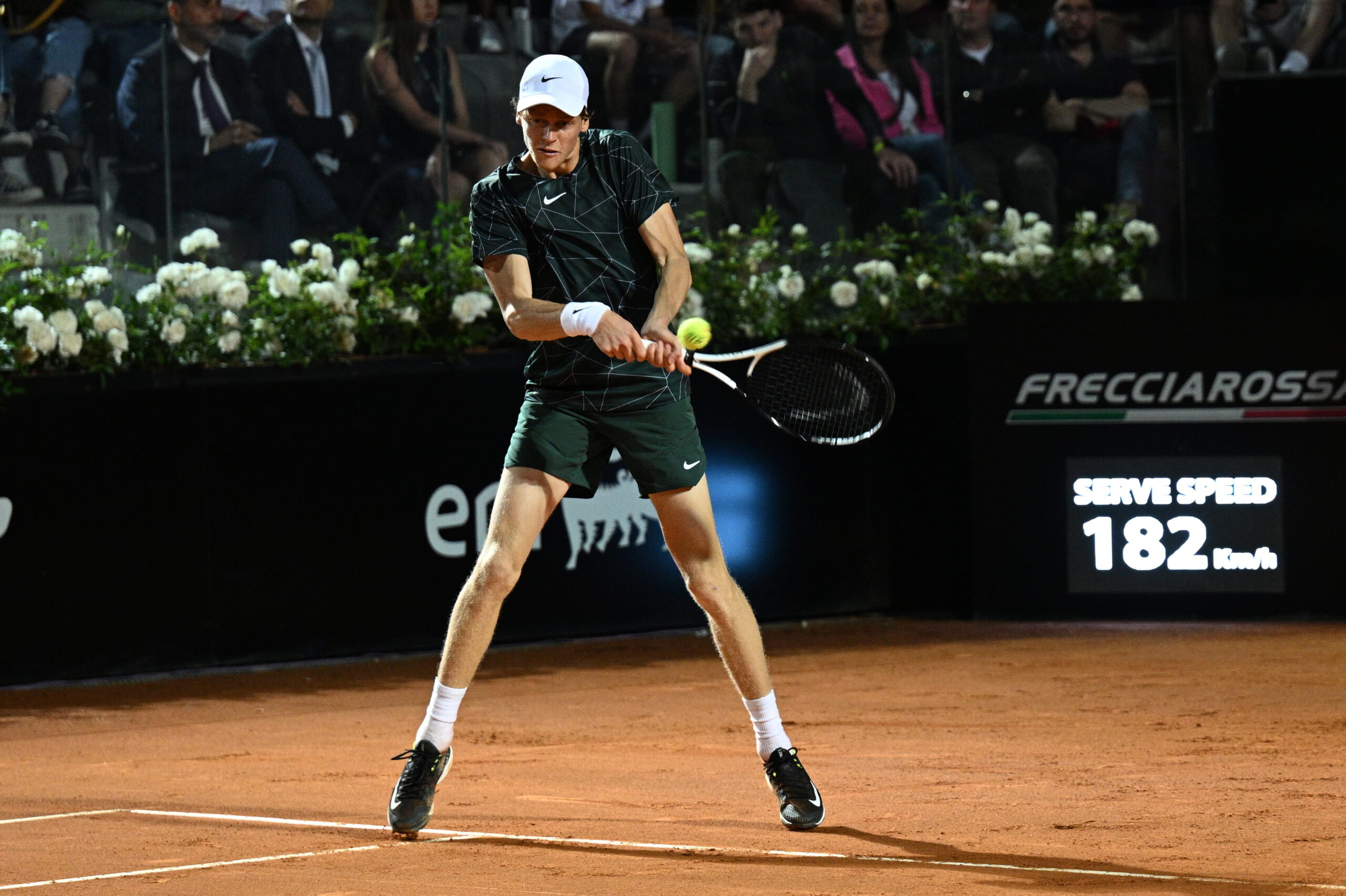 Roland Garros: Sinner rimedia dopo il brivido in apertura, sconfitto Carballes Baena