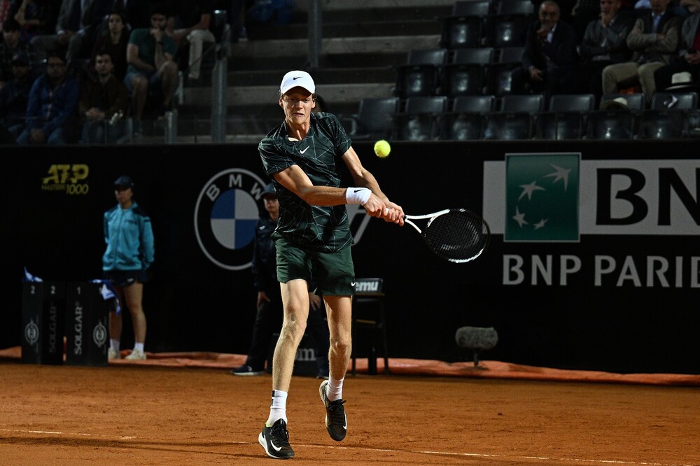 Internazionali Bnl d’Italia, non basta un ottimo Sinner. Tsitsipas vince in due set e conquista la semifinale