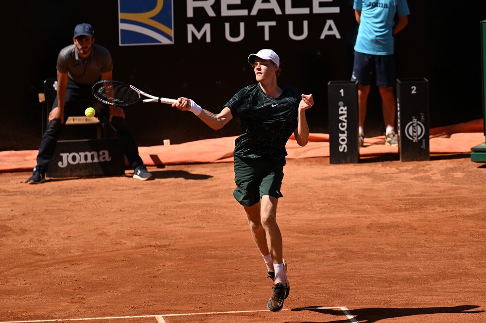 Jannik Sinner ricoperto d’oro dalla Nike: per i prossimi 10 anni guadagnerà 150 milioni di euro