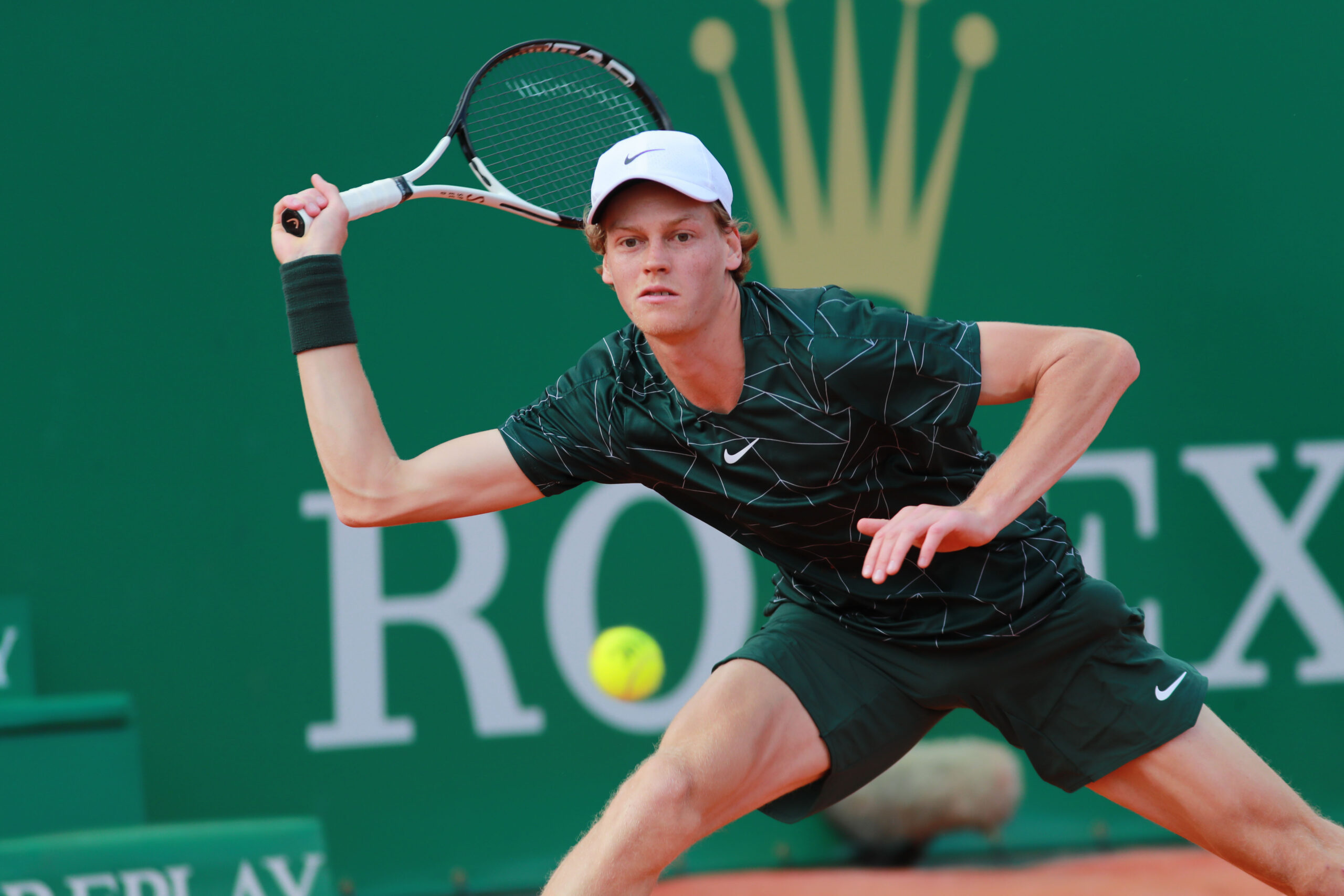 Masters 1000 Madrid, Jannik Sinner salva tre matchpoint e supera Tommy Paul