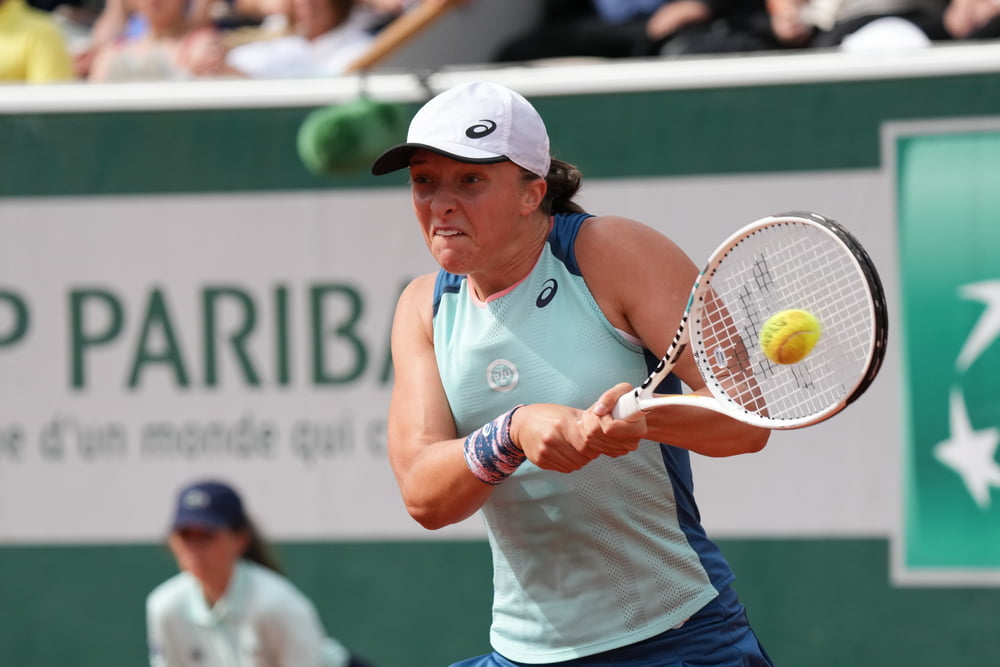 Roland Garros, Swiatek domina Kasatkina, raggiunge la sua seconda finale Slam ed eguaglia Serena Williams