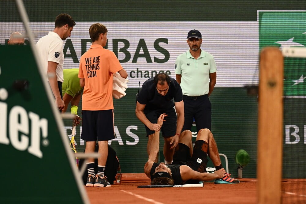 Roland Garros, Zverev si pronuncia dopo l’infortunio: “Appare molto grave”