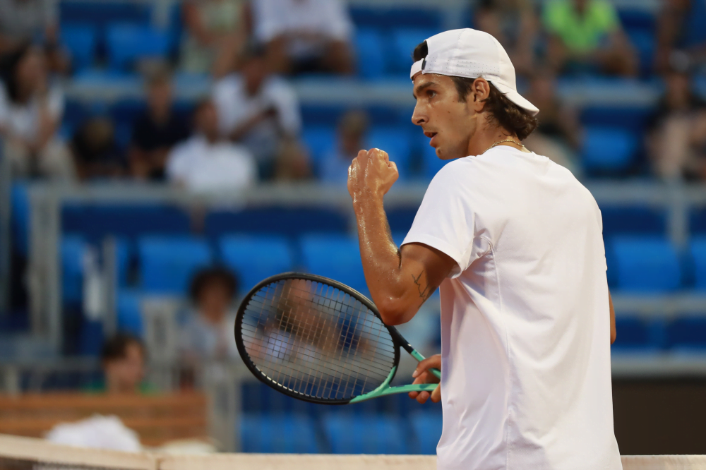 ATP 250 Umago, Musetti supera Bedene in tre set e vola agli ottavi. Vittoria da sogno per Agamenone