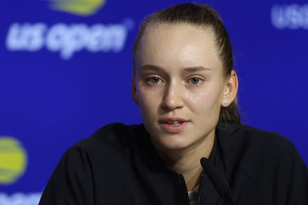 Elena Rybakina: “Vincere Wimbledon non ha cambiato nulla: zero punti e nessuno mi tratta da campionessa”