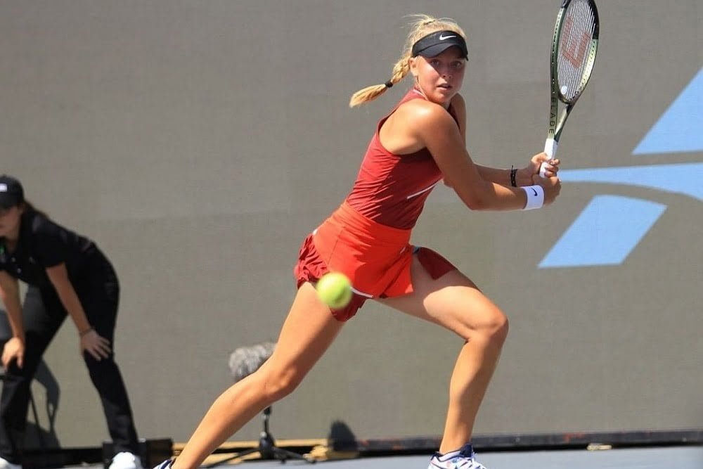 Brenda Fruhvirtova, a 15 anni e 4 mesi è la giocatrice più giovane di sempre a vincere cinque titoli ITF in singolare