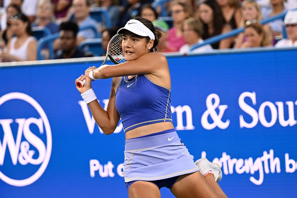US Open, Raducanu lascia il campo in lacrime dopo l’allenamento a causa di un problema al polso