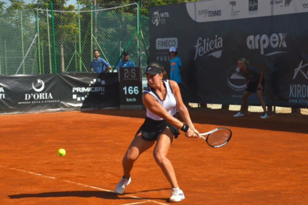 WTA 125 Bari, Brancaccio supera Paoletti nel derby e conquista la finale: sfiderà Julia Grabher