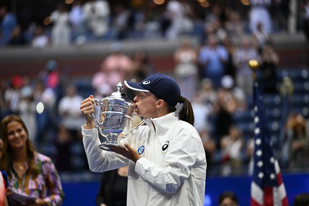 US Open, Iga Swiatek: “Non mi aspettavo di vincere su questa superficie, l’esperienza delle altre due finali mi ha aiutato molto”