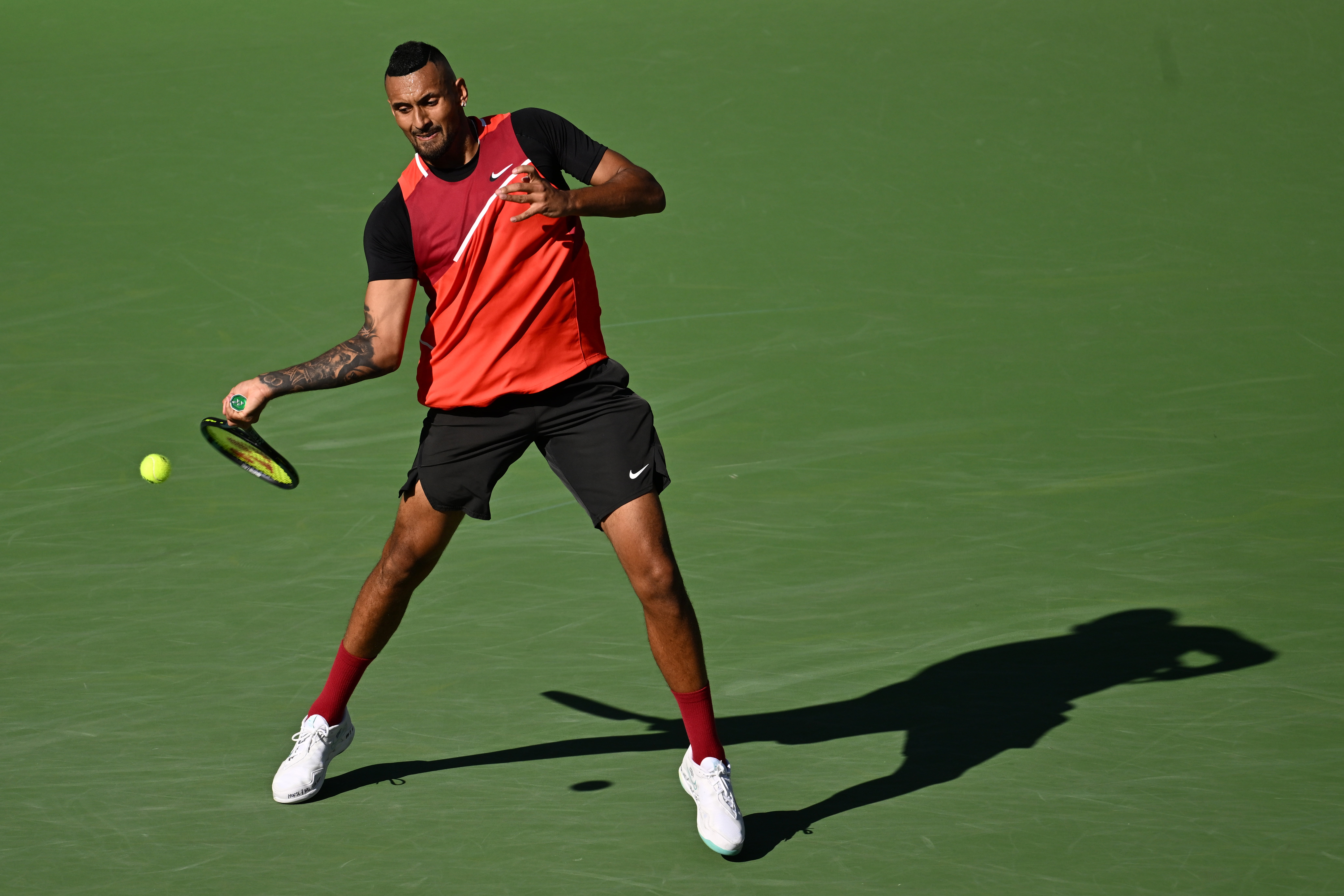 Us Open, Nick Kyrgios regala uno spettacolo stellare: Medvedev esce di scena e perde la prima posizione del ranking