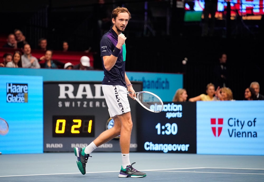 Medvedev fantastico a Vienna: il russo rimonta Shapovalov e torna in Top 3
