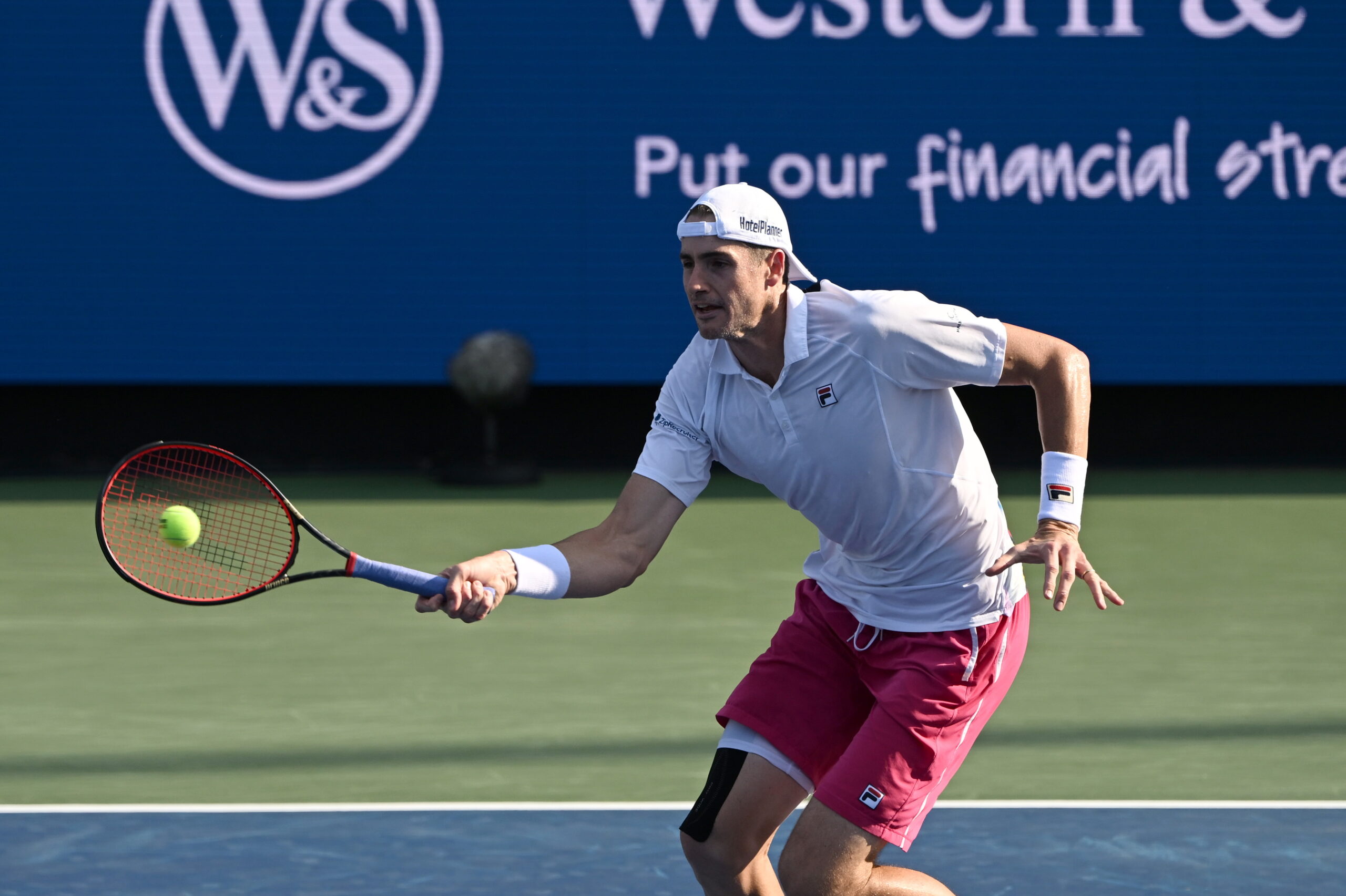 John Isner: “Djokovic è colui che più di tutti mi ha fatto sentire inutile su un campo da tennis”