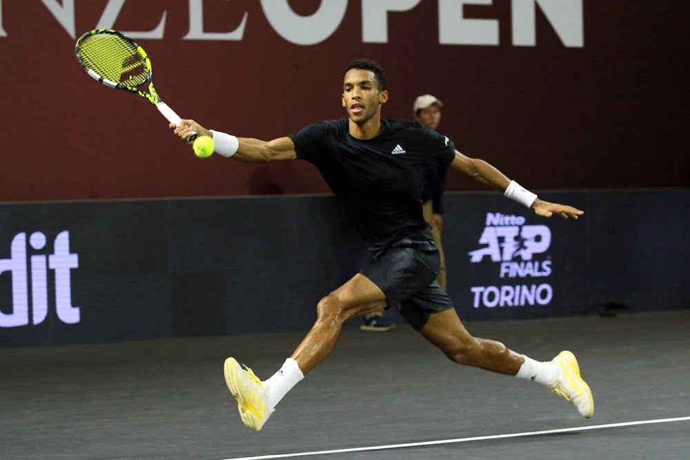 Auger-Aliassime rispetta il pronostico e fa suo il titolo a Firenze: sconfitto Wolf in finale