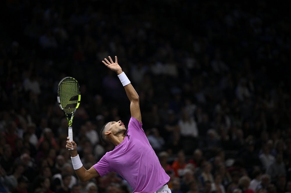 Masters 1000 Parigi-Bercy, Auger-Aliassime è in semifinale: con Tiafoe il sedicesimo successo di fila