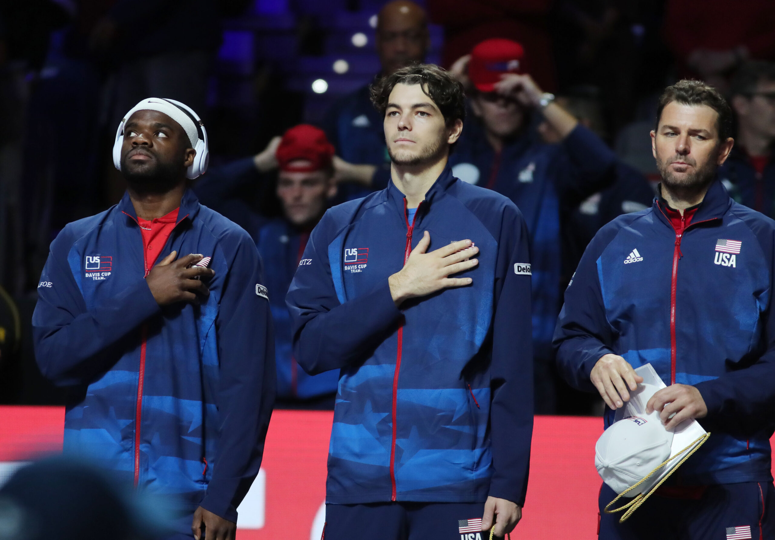 Davis Cup Finals, Tiafoe con le cuffie durante l’inno nazionale. Panatta: “È un maleducato”