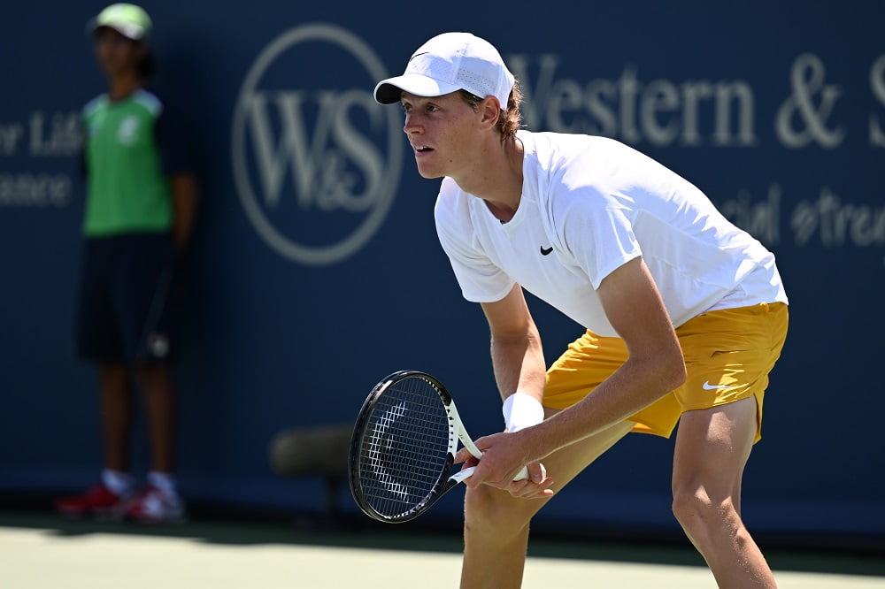 L’Equipe nomina Jannik Sinner delusione del 2022: “Il suo gioco mozzafiato ha peccato per mancanza di varietà o audacia”