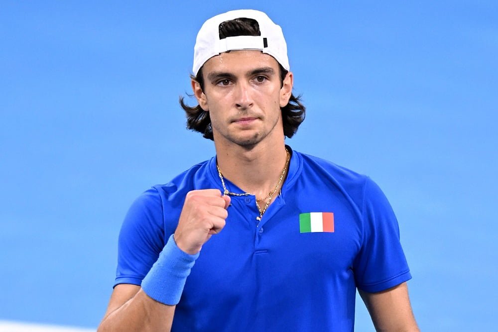 United Cup, Musetti sul velluto: annichilito Sakellaridis. L’Italia è a un passo dalla finale