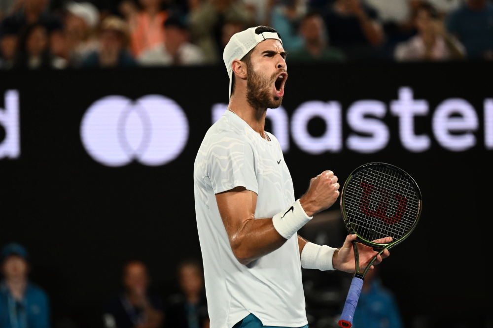 Australian Open, Korda si ferma per infortunio e Khachanov conquista la semifinale. Continua la corsa di Rybakina