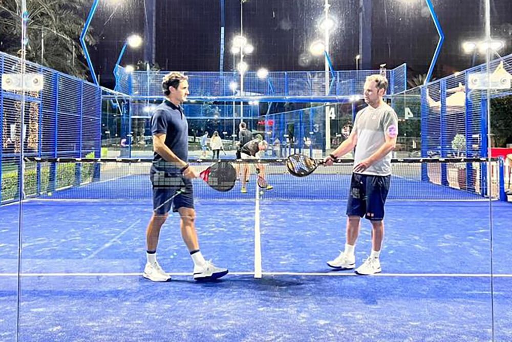 Federer torna… a giocare a padel! (VIDEO)