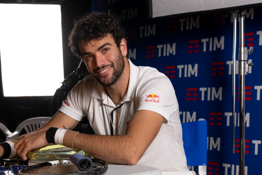 Matteo Berrettini scende in campo con TIM per il nuovo spot della campagna “La Forza delle connessioni”