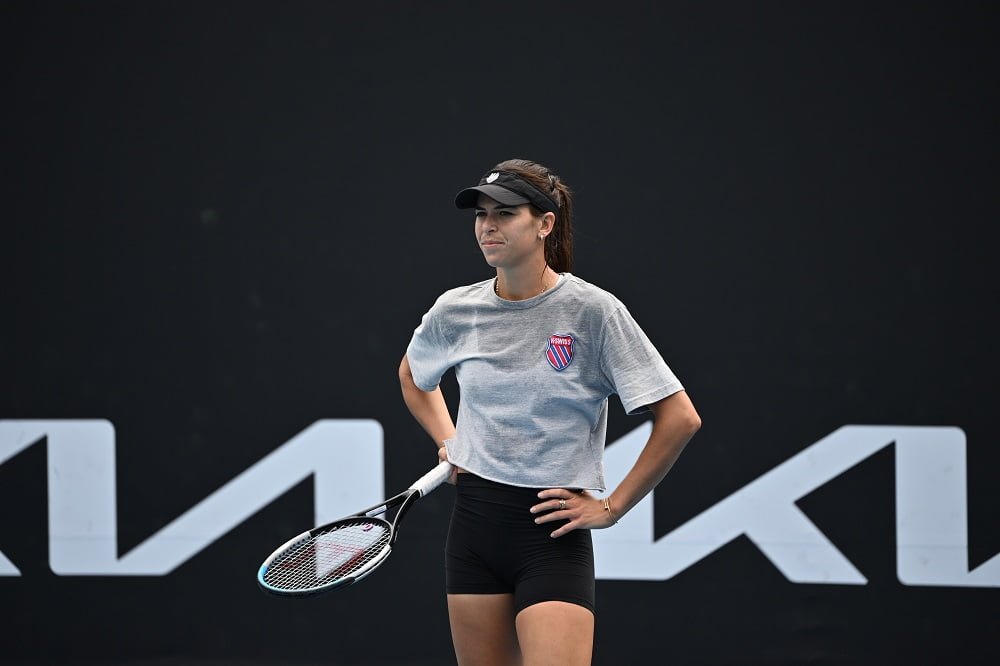 Australian Open, Tomljanovic e Badosa si ritirano per problemi fisici a due giorni dal via