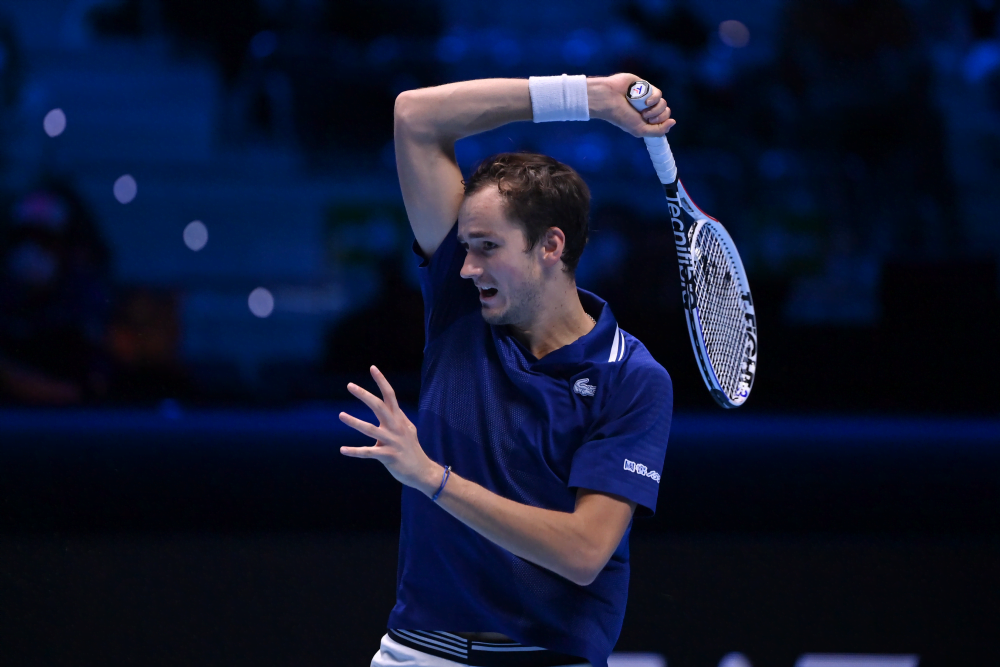 Masters 1000 Miami, Medvedev è il primo finalista: non basta un gran Khachanov. E Sinner eguaglia il proprio best ranking