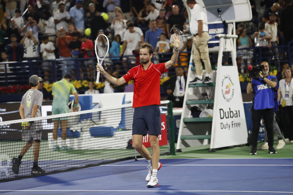 ATP 500 Dubai, strepitoso Medvedev: interrompe la striscia di Djokovic e raggiunge Rublev in finale
