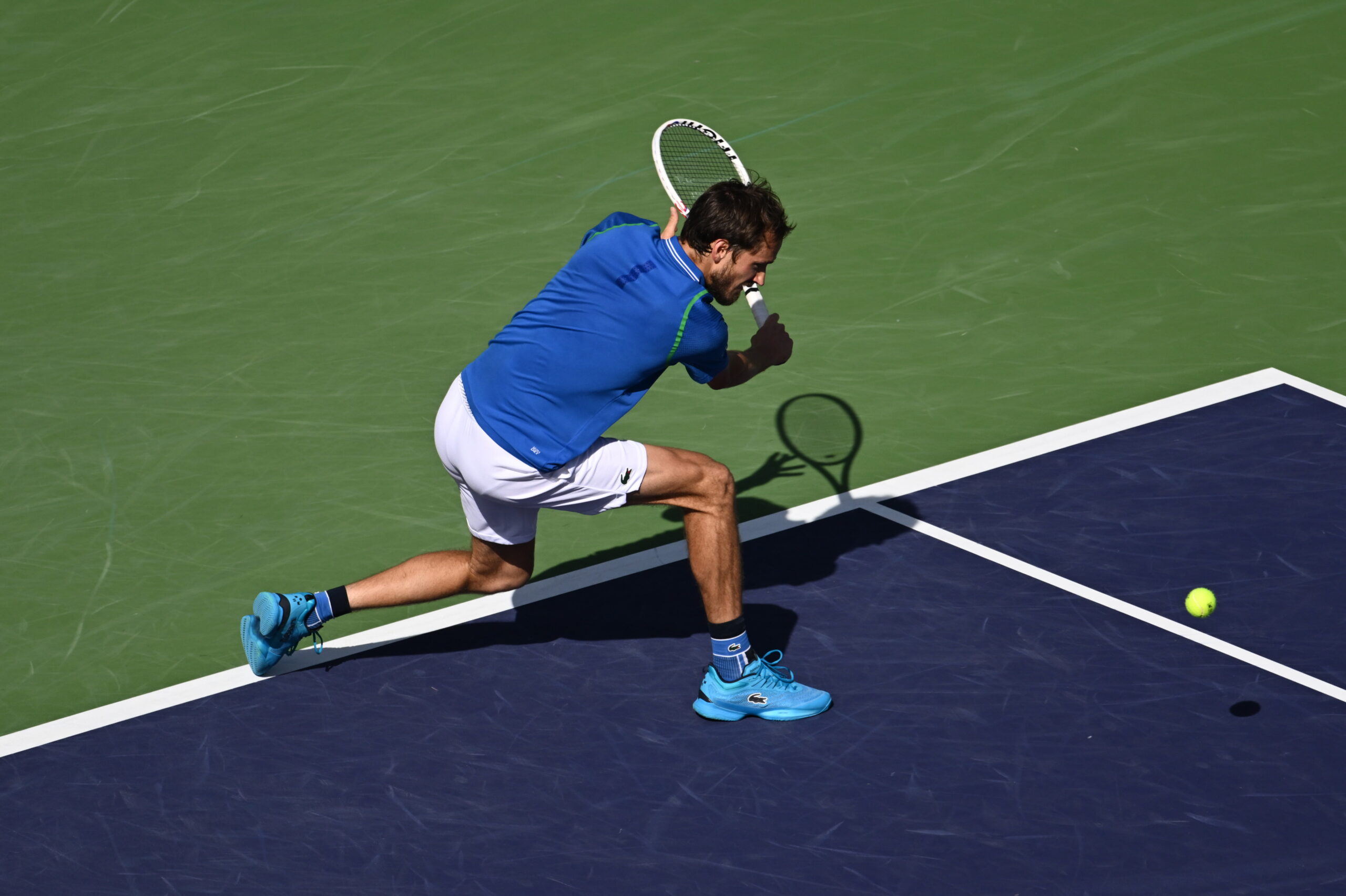 Masters 1000 Miami, Medvedev cede solo tre game all’esordio: “Il dropshot può aiutarmi tatticamente”