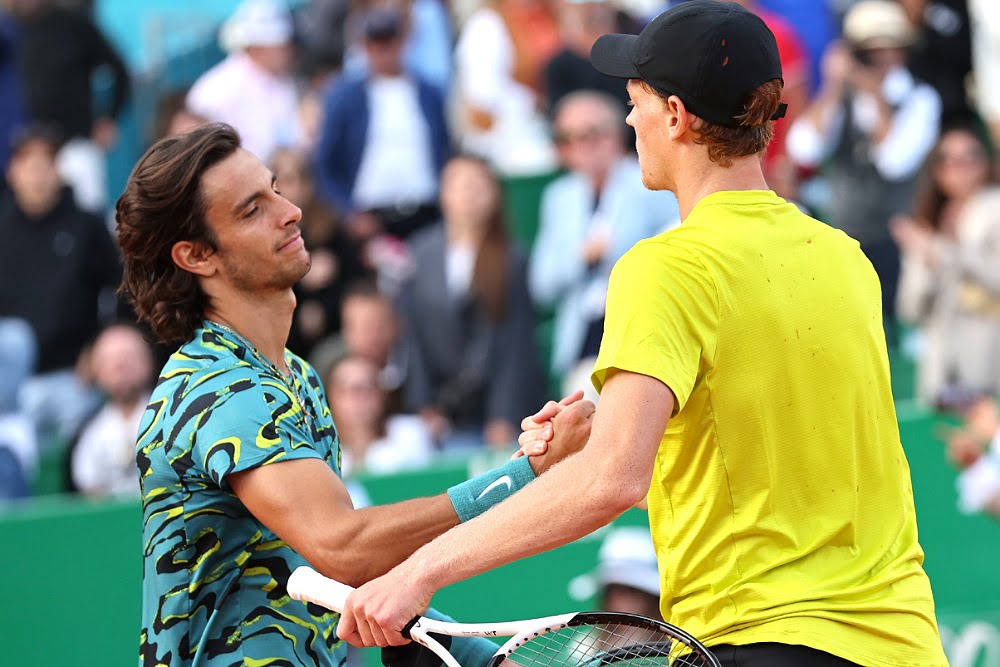 Masters 1000 Monte-Carlo, Sinner domina il derby con Musetti e vola in semifinale: affronterà Rune