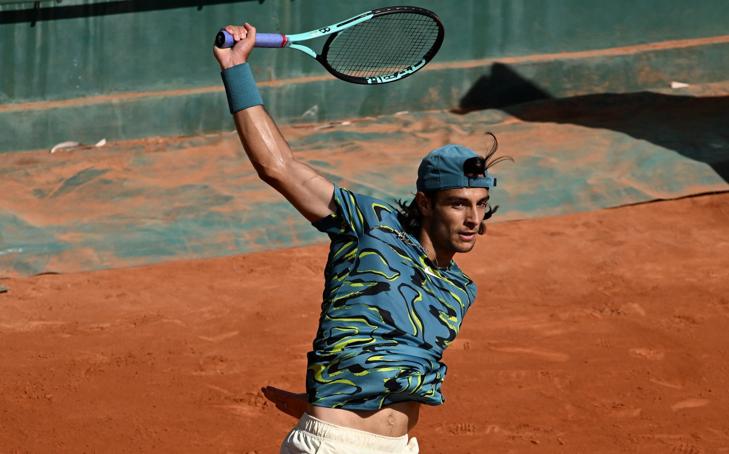 Musetti sfida Tsitsipas a suon di rovesci