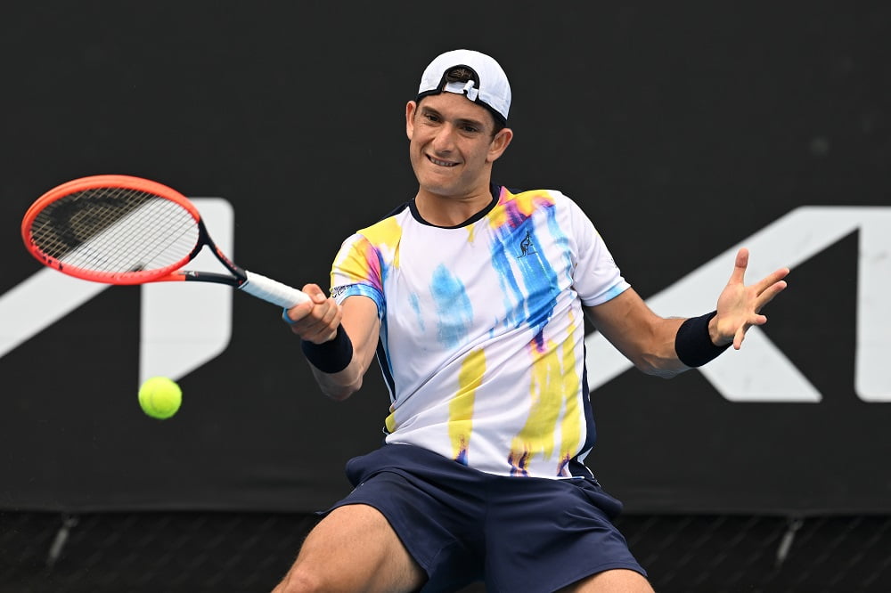 ATP Barcellona: Passaro domina Verdasco e approda al secondo turno, fuori Giustino