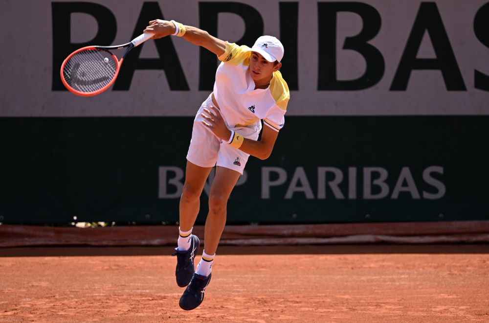 Roland Garros, Arnaldi si arrende a Shapovalov: il canadese si impone in quattro set. Anche Errani saluta Parigi