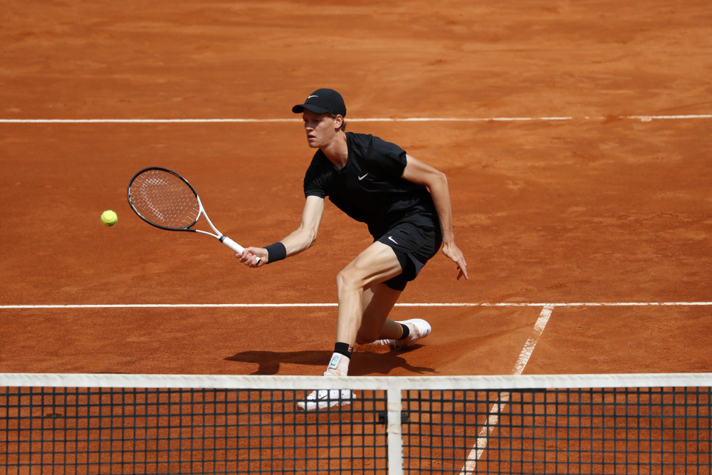 Internazionali BNL d’Italia, devastante Sinner all’esordio: battuto Kokkinakis in due set