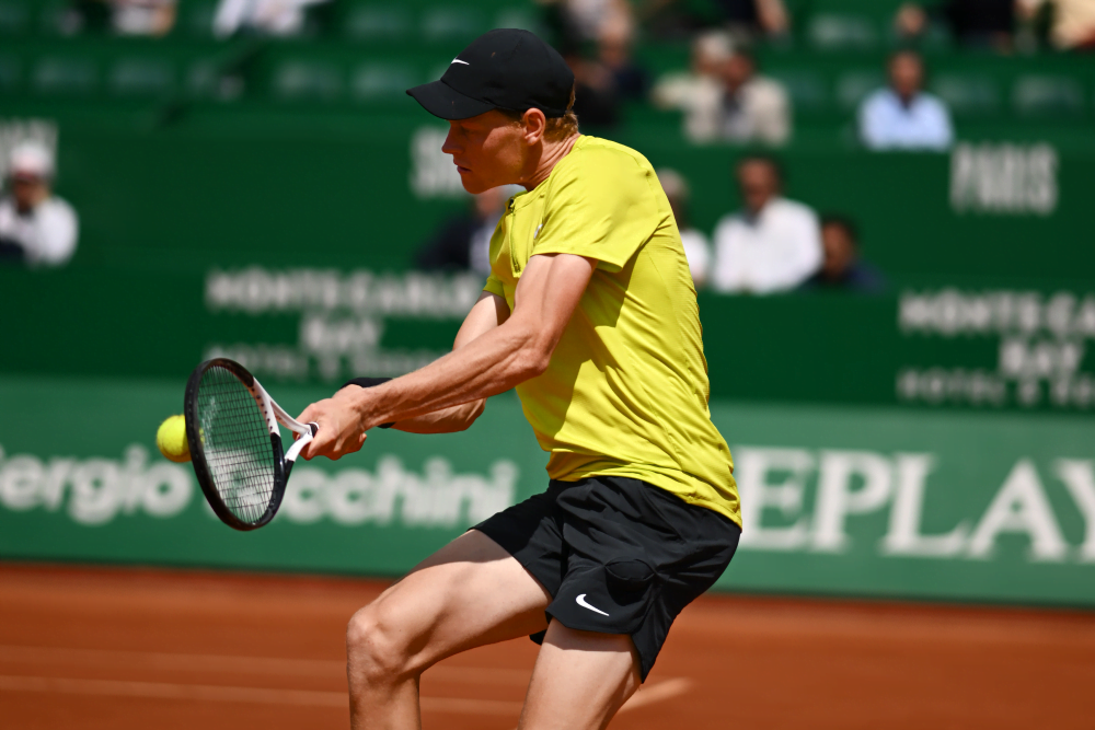 Jannik Sinner: “Avrei voluto giocare contro Federer prima che si ritirasse. Il mio rovescio può migliorare ancora tanto”
