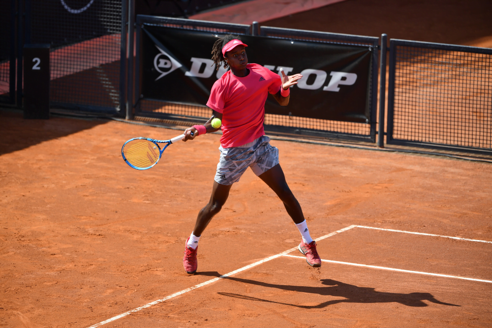 Follia Ymer a Lione, spacca la racchetta contro la sedia dell’arbitro e viene squalificato (VIDEO)