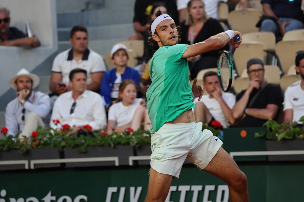 Roland Garros, Musetti si schianta su Alcaraz: lo spagnolo approda ai quarti