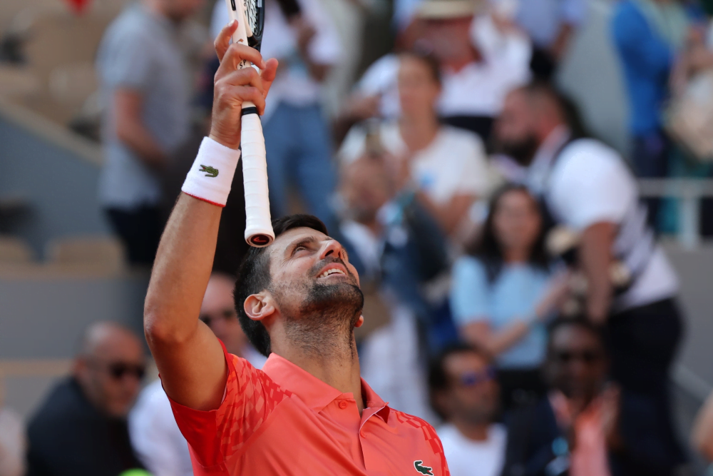 Roland Garros, Khachanov strappa solo un set a Djokovic: il serbo è in semifinale