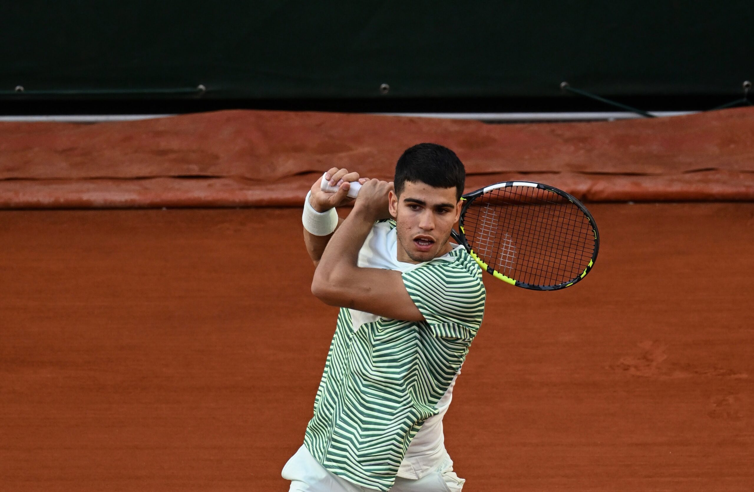Roland Garros, Tsitsipas è spento: Alcaraz domina il quarto di finale