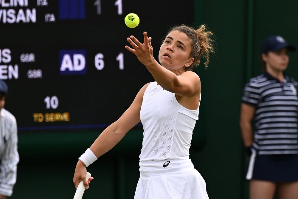 WTA Birmingham, Paolini fuori al primo turno: passa Linette in rimonta