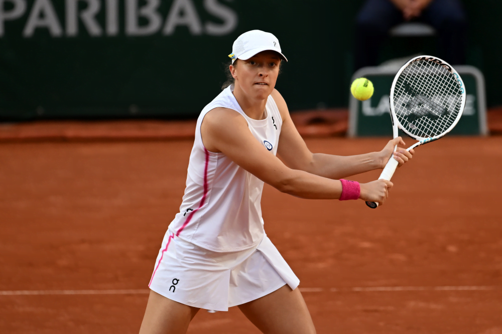 Roland Garros, Swiatek resta sul trono: con la sofferta vittoria su Muchova arriva il quarto titolo Slam