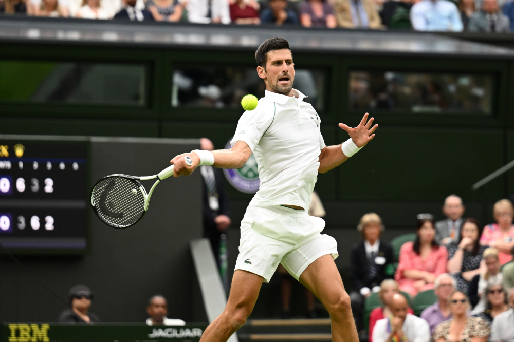 Wimbledon, Djokovic accede al terzo turno. Tsitsipas la spunta al quinto su Thiem, bene Medvedev e Rune