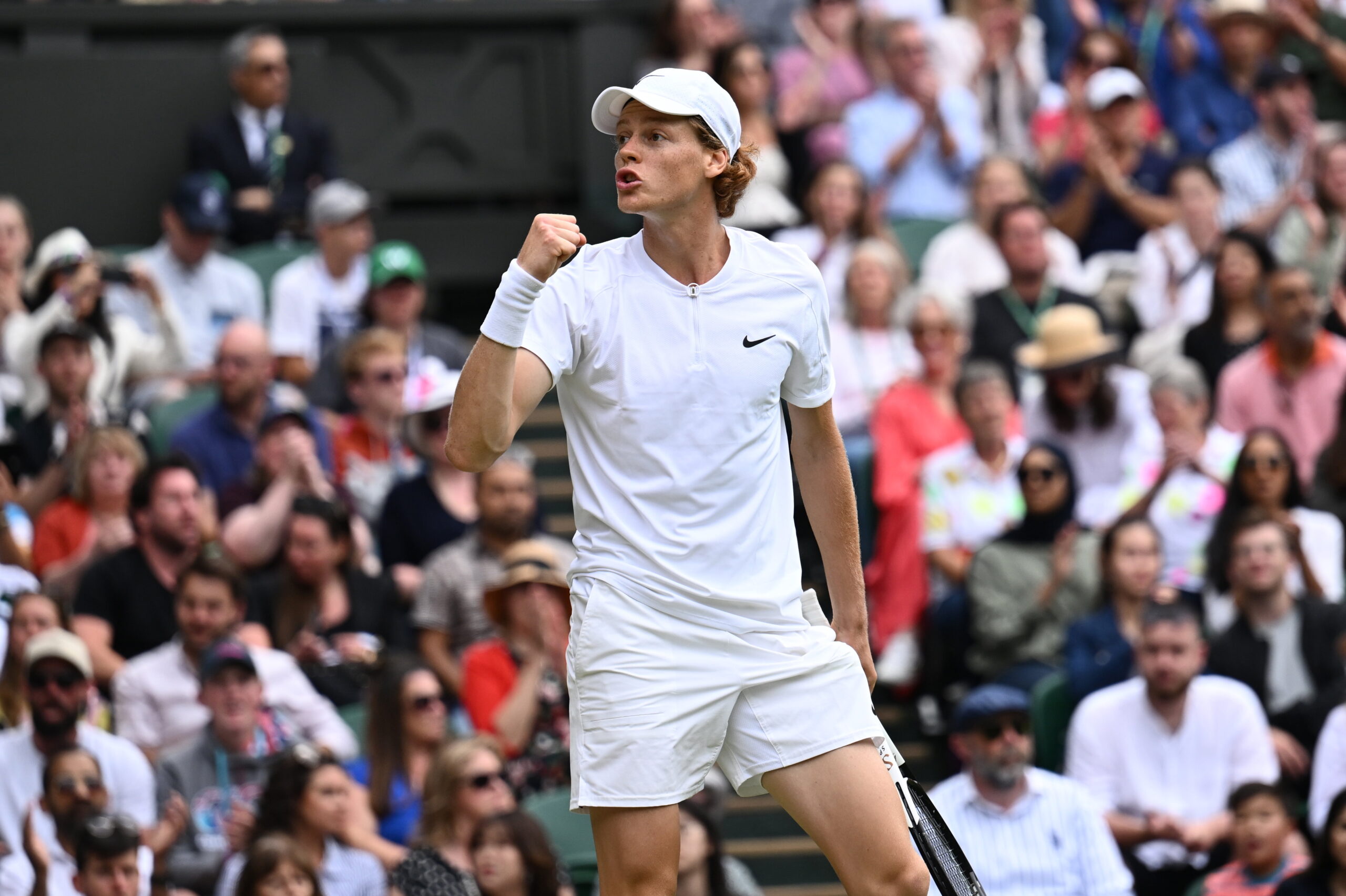 Wimbledon, Sinner show all’esordio: successo sul Centrale in tre set