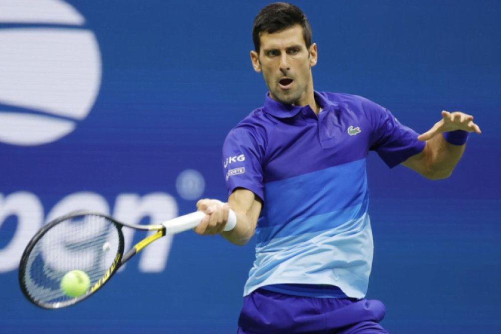 US Open, tutto facile per Djokovic all’esordio: la vittoria su Muller vale la vetta del ranking. Avanti Ruud, Tsitsipas e Swiatek