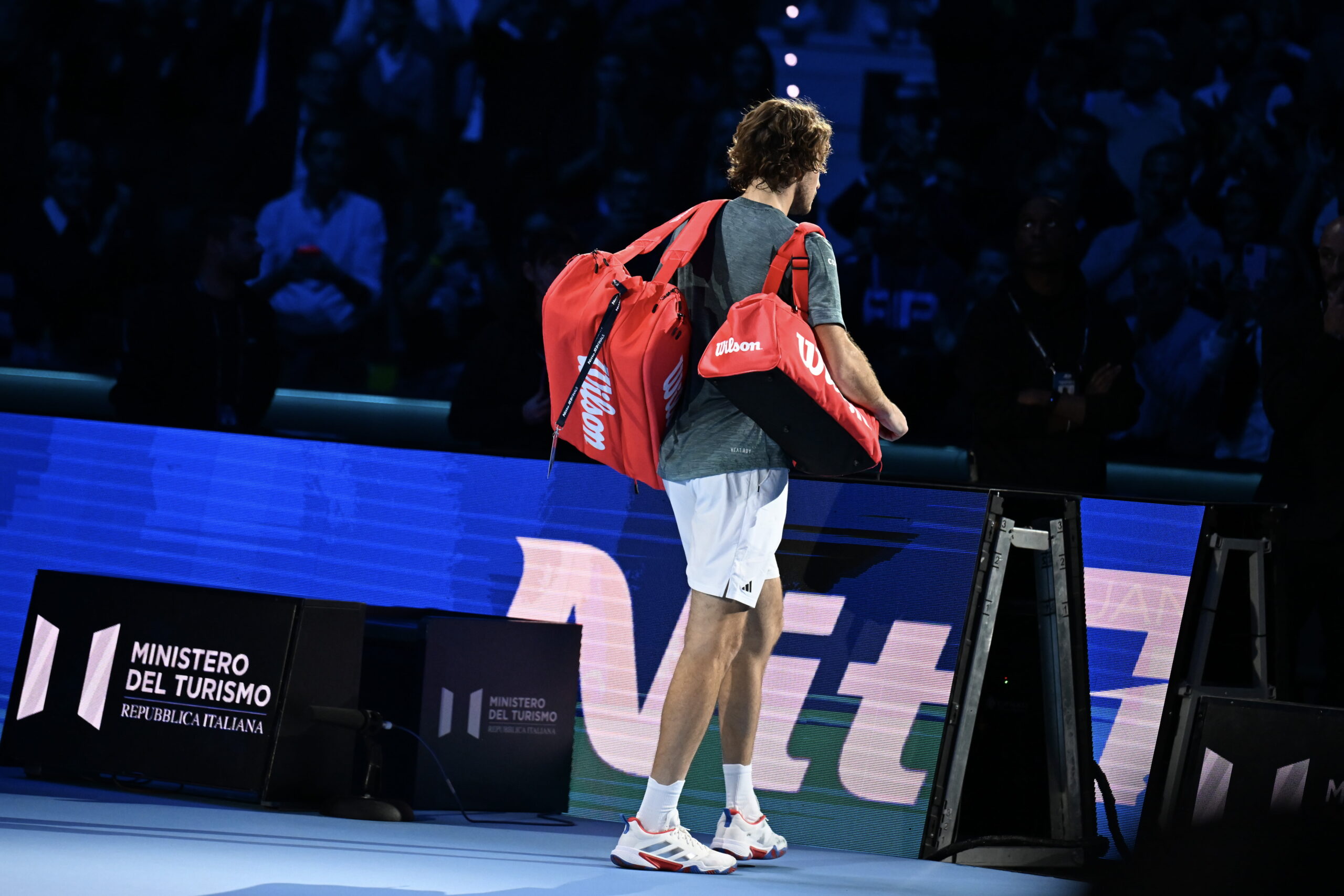 Nitto ATP Finals, Stefanos Tsitsipas si ritira dopo tre giochi contro Rune