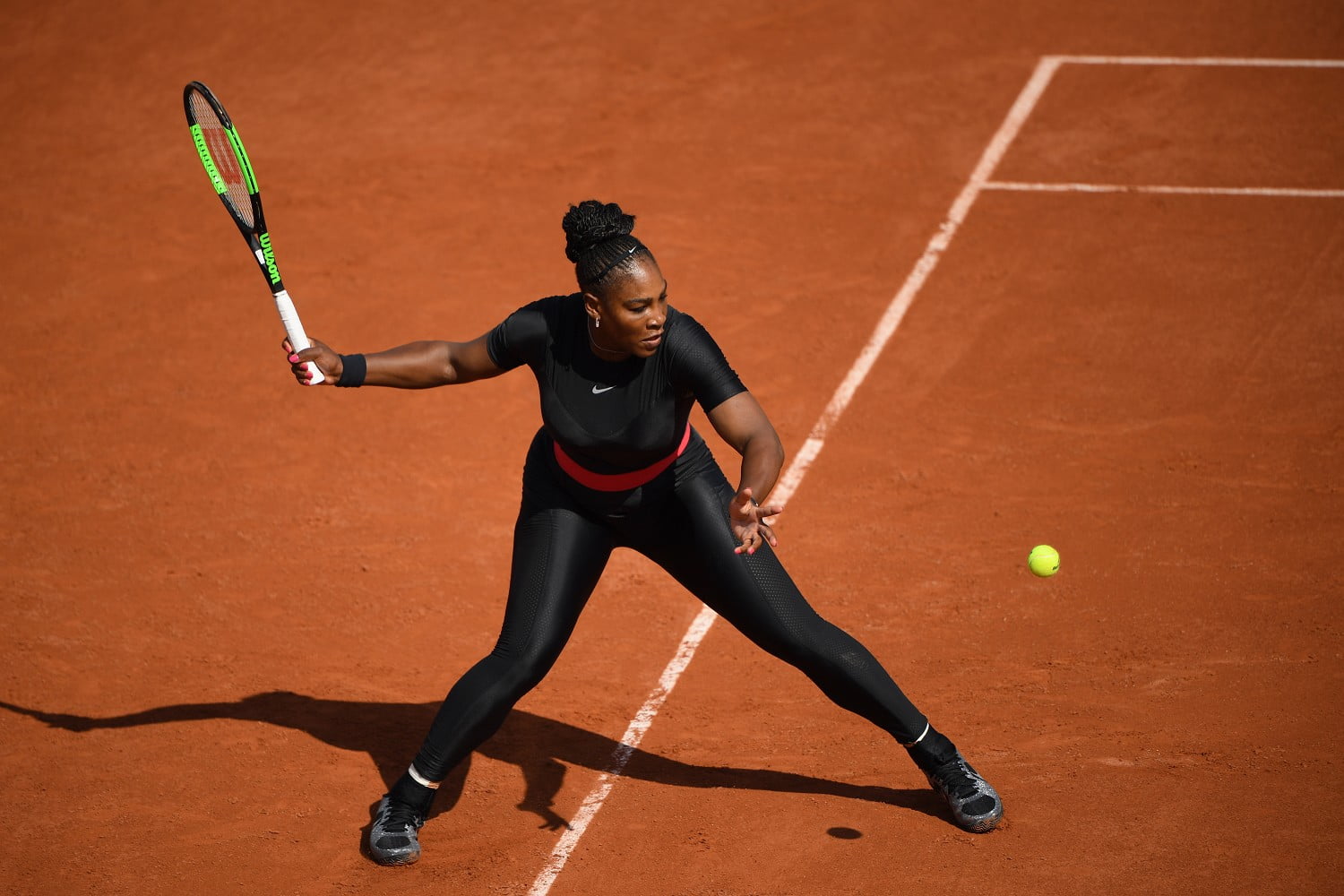 La tuta da cat woman di Serena in mostra a Parigi