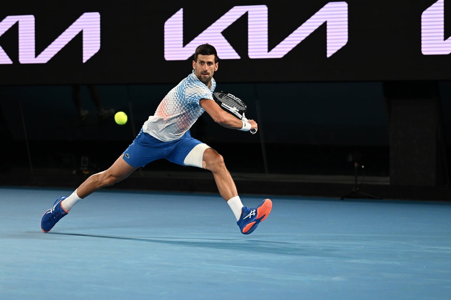 Djokovic soffre più del previsto con Prizmic all’esordio, vittoria in quattro set