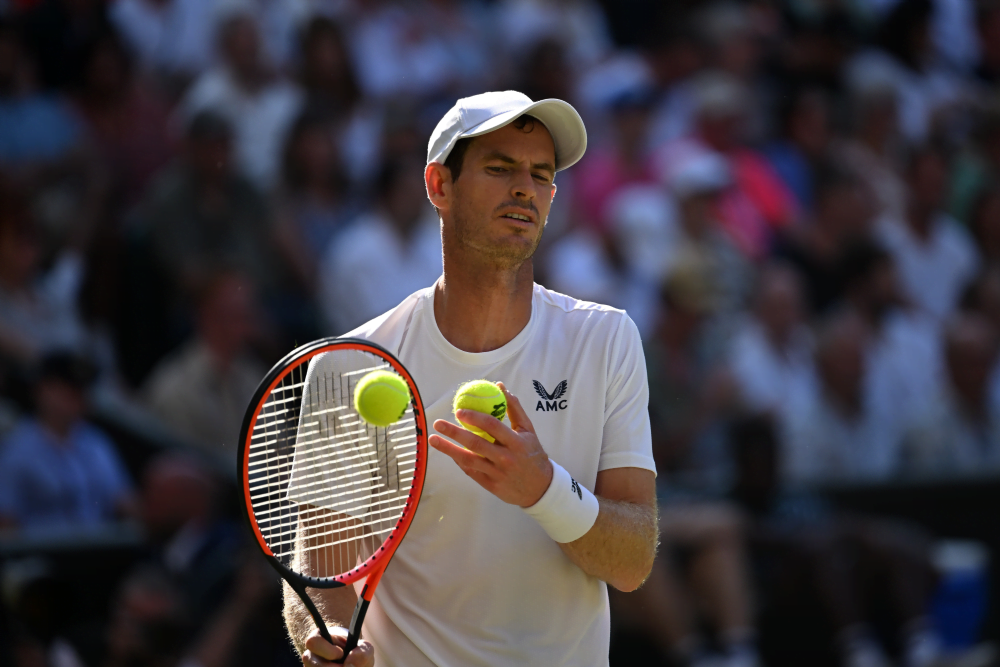 Murray critica gli organizzatori di Wimbledon: “Ridicolo chiudere il tetto durante Sinner-Dimitrov”